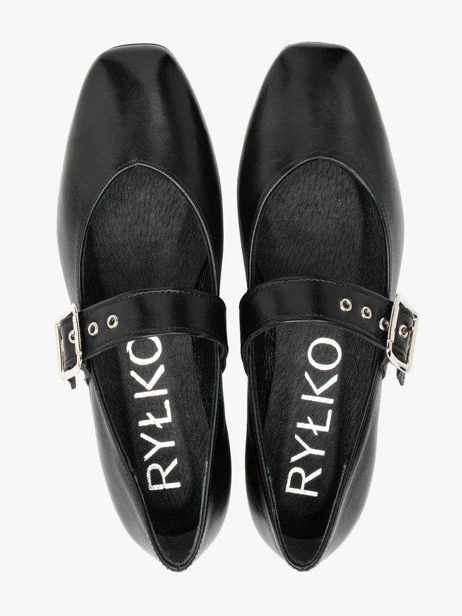 Schwarze Ballerinas mit silberner Schnalle