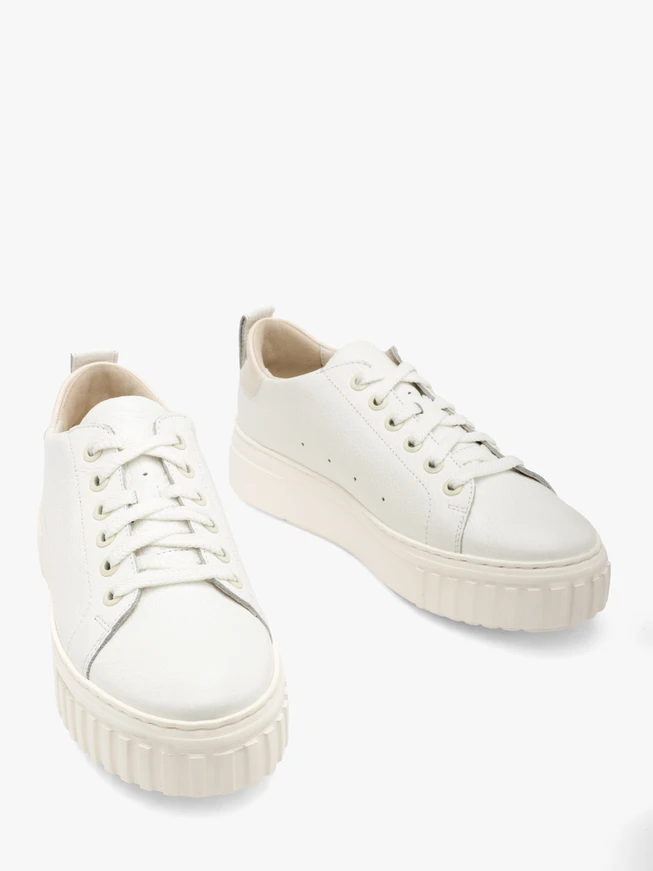 White sporty shoes with lightweight sole