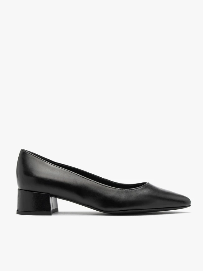 Black low-heel pumps