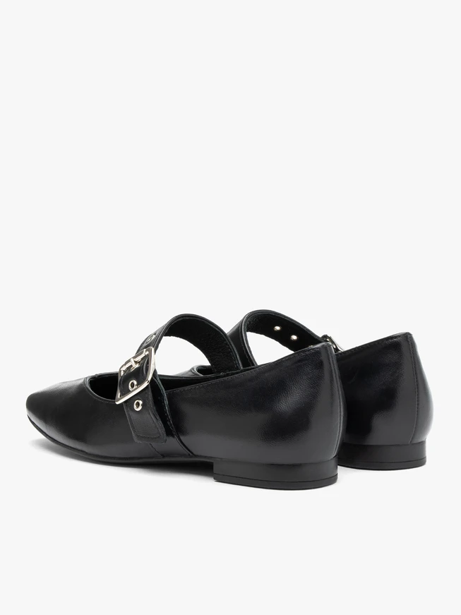 Schwarze Ballerinas mit silberner Schnalle