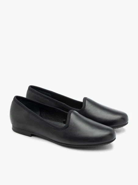 Schwarze minimalistische Mokassins