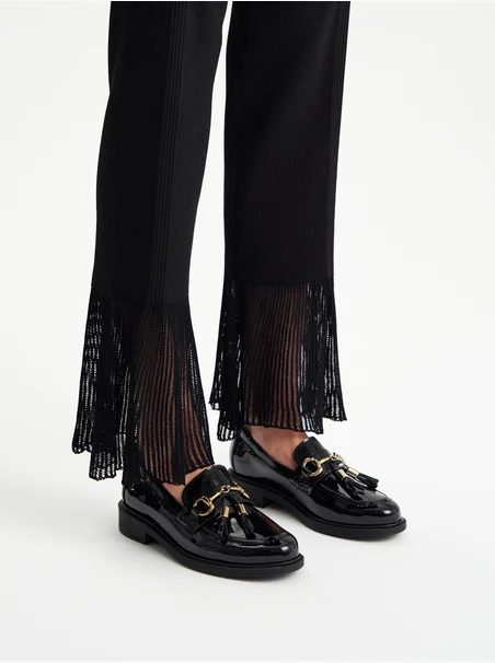 Women's lacquered moccasins with clutches