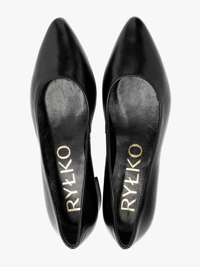 Black low-heel pumps
