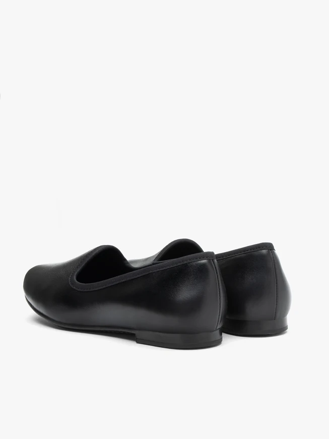 Schwarze minimalistische Mokassins