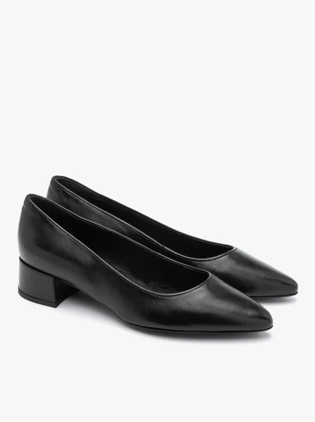 Black low-heel pumps