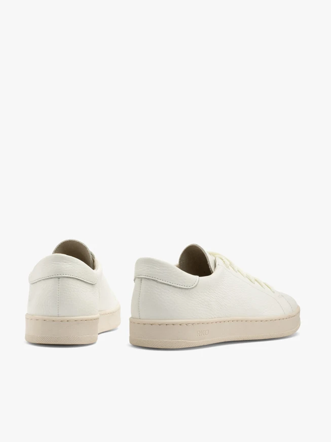 Weiße Halbschuhe mit cremefarbenem Boden