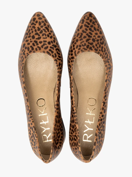 Panther-Pumps mit niedrigen Absätzen