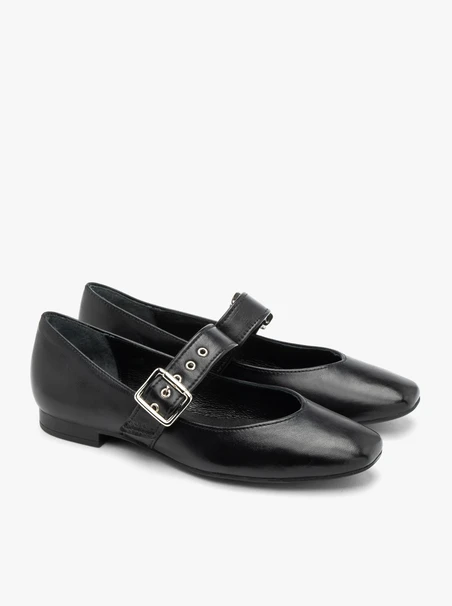 Schwarze Ballerinas mit silberner Schnalle
