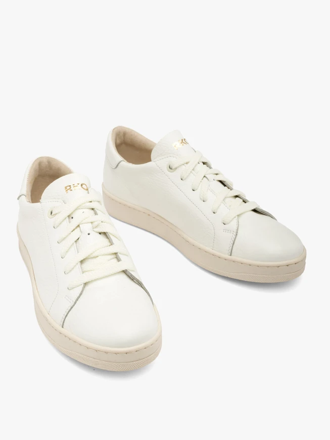 Weiße Halbschuhe mit cremefarbenem Boden