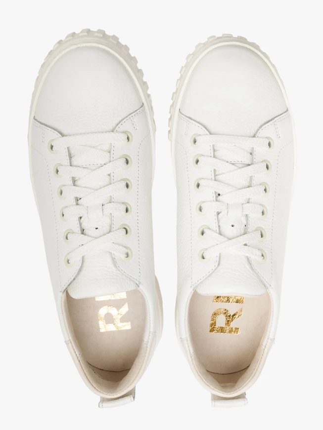 White sporty shoes with lightweight sole