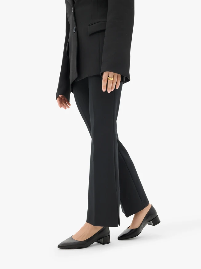 Black low-heel pumps