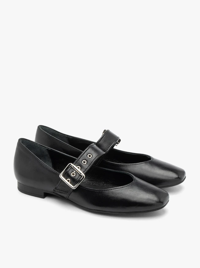 Schwarze Ballerinas mit silberner Schnalle