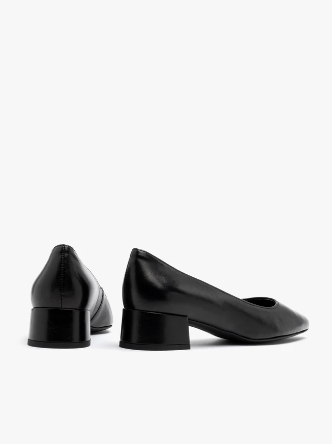 Black low-heel pumps