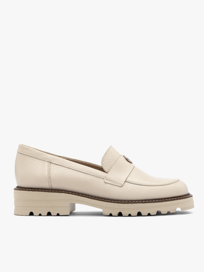 Cream loafers with contrasting welt sole
