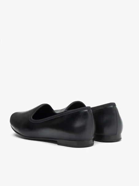 Schwarze minimalistische Mokassins