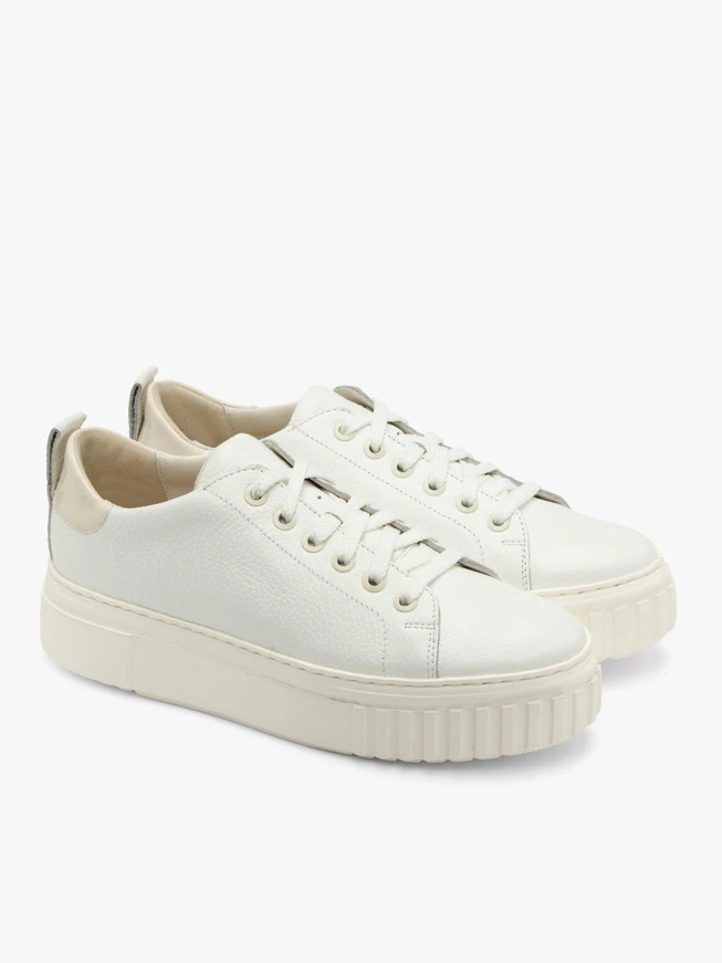 White sporty shoes with lightweight sole