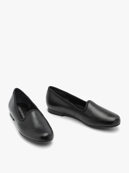 Schwarze minimalistische Mokassins