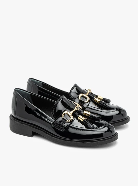Patent women’s loafers with tassels