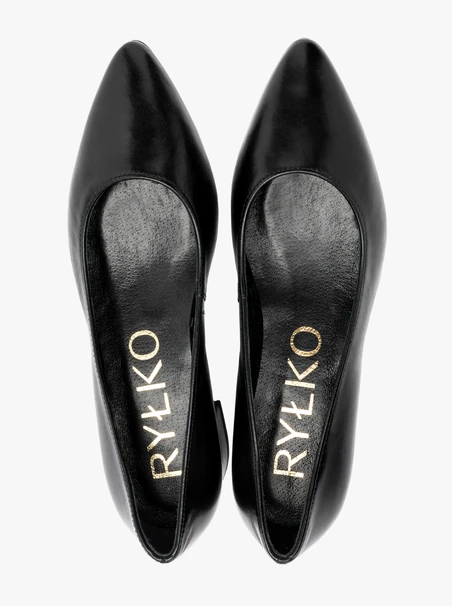 Black low-heel pumps