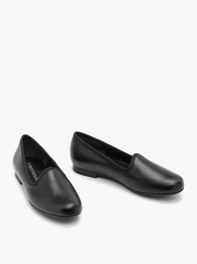 Schwarze minimalistische Mokassins