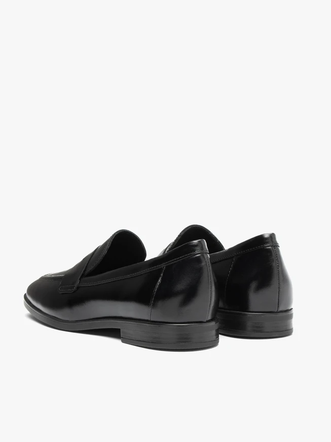 Schwarze minimalistische Mokassins