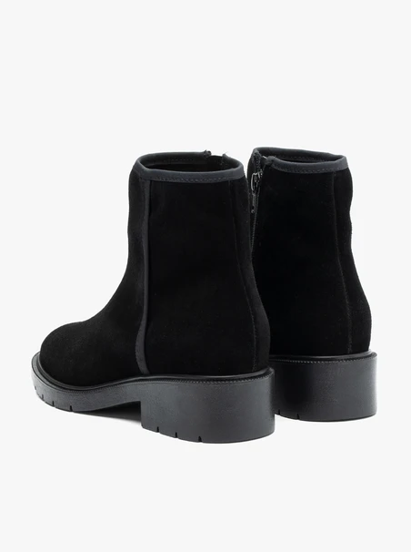 Schwarze Velourslederstiefel