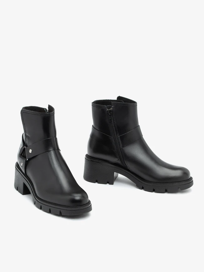 Schwarze Biker-Stiefel aus genarbtem Leder