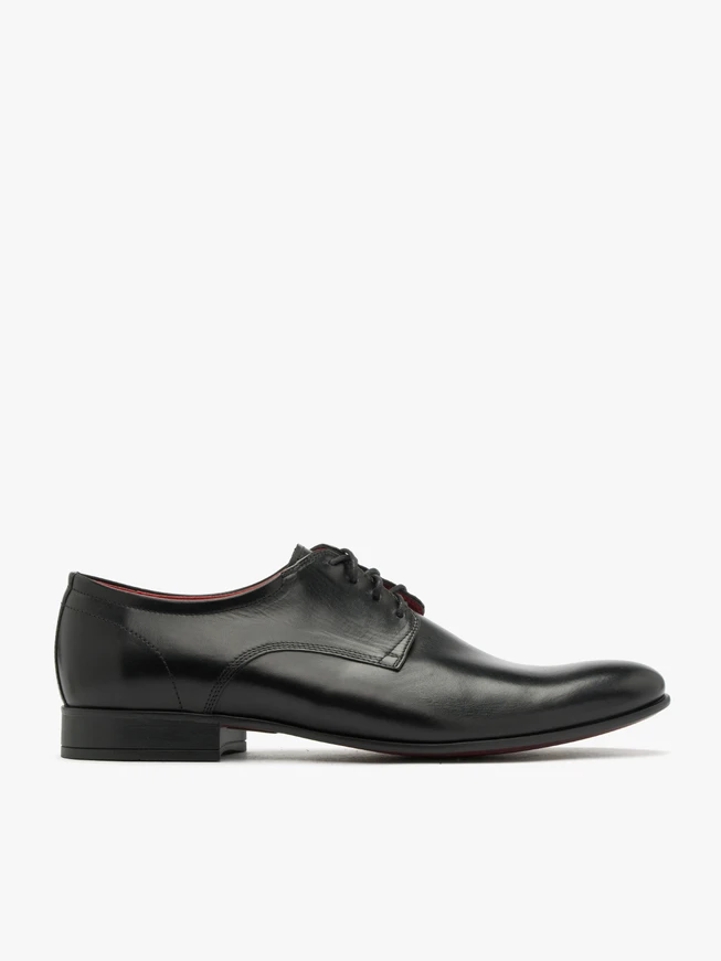 Schwarze Halbschuhe mit Ziernähten