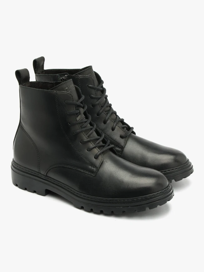 Schwarze Herrenstiefel mit leichter Sohle