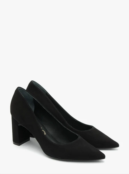 Black velour post pumps