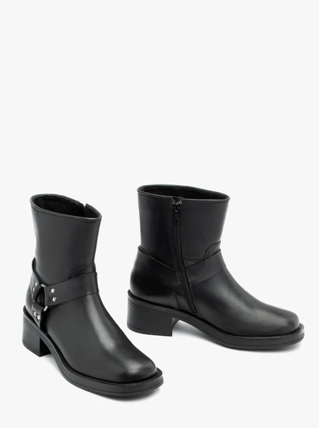 Schwarze Biker-Stiefel aus genarbtem Leder