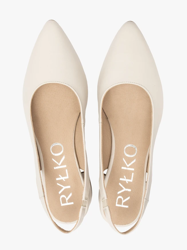 Cremefarbene Slingback-Pumps ohne Absatz