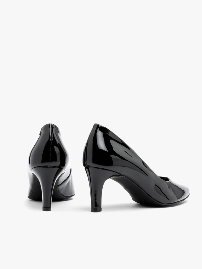 Schwarz lackierte Stiletto-Pumps