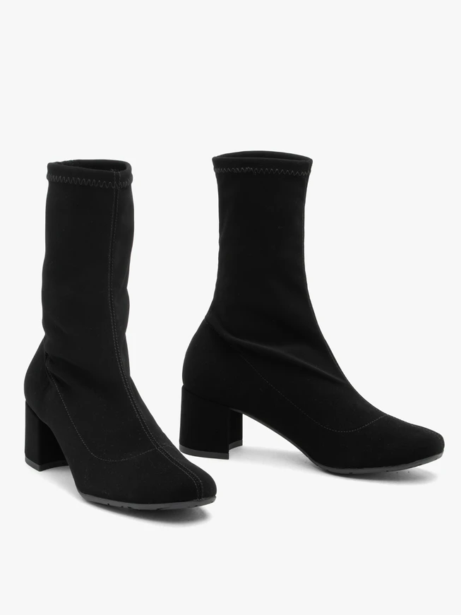 Schwarze Sockenstiefel mit elastischem Schaft