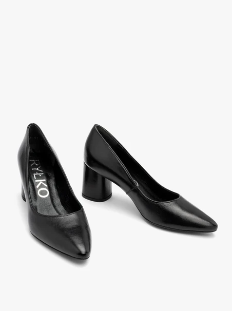 Schwarze Pumps mit runder Fußspitze