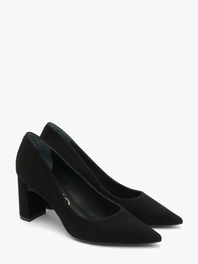 Black velour post pumps