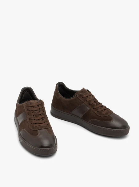 Men’s dark brown sporty lace-up shoes