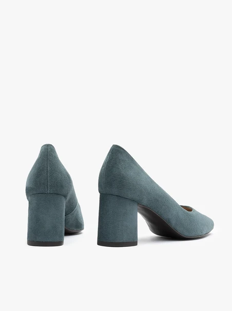 Green pumps with round block heel