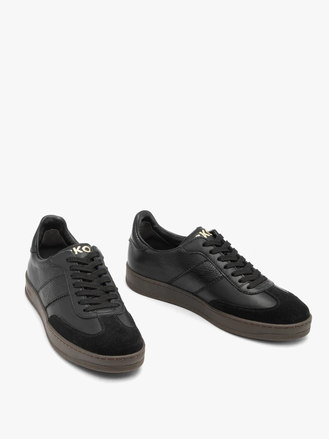 Schwarze Sportschuhe aus gebondetem Leder