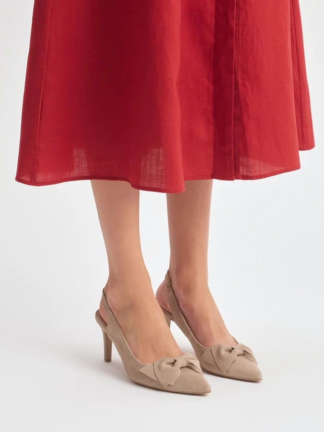 Beige slingback pumps with a bow