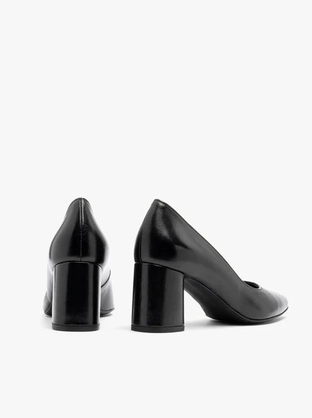 Schwarze Pumps mit runder Fußspitze