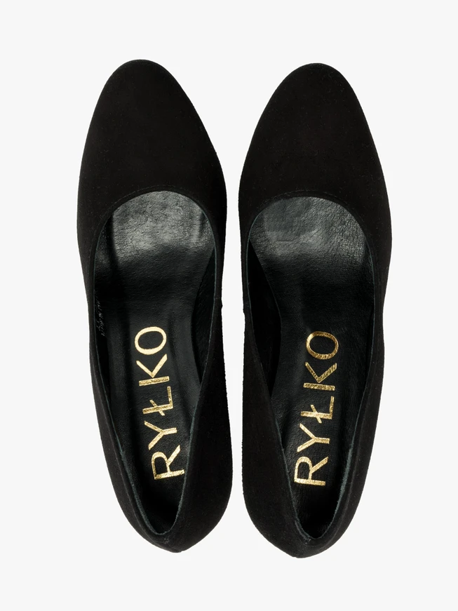 Stiletto pumps in black