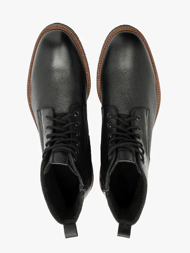 Black men’s boot with decorative welt
