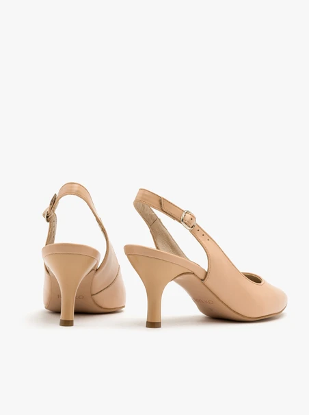 Beigefarbene Slingback-Pumps