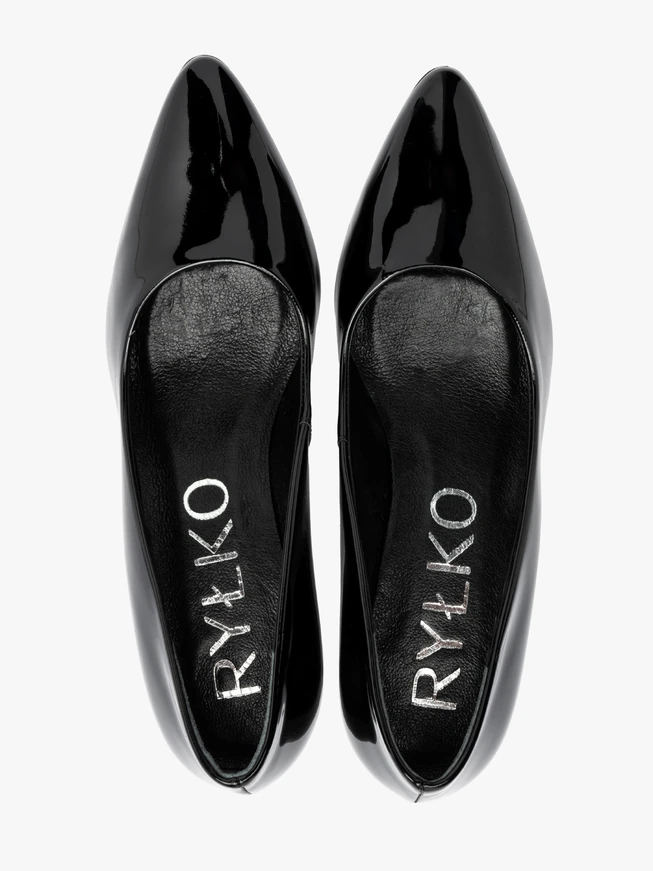 Schwarz lackierte Stiletto-Pumps