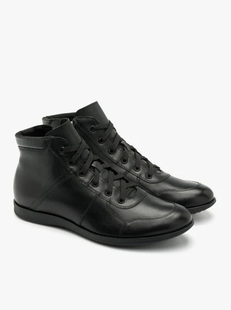 Schwarzer Herrensneaker