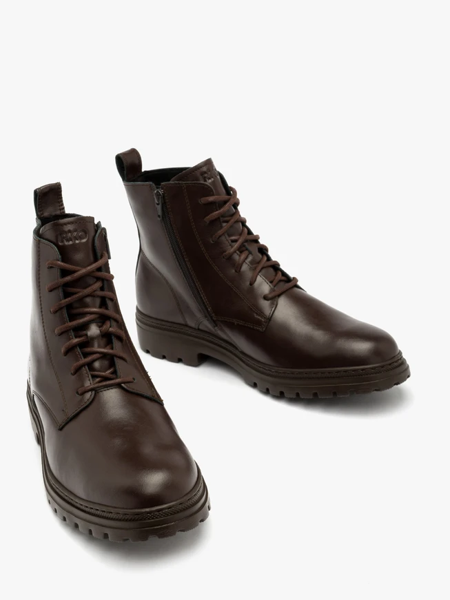 Dunkelbraune Herrenstiefel auf leichter Sohle