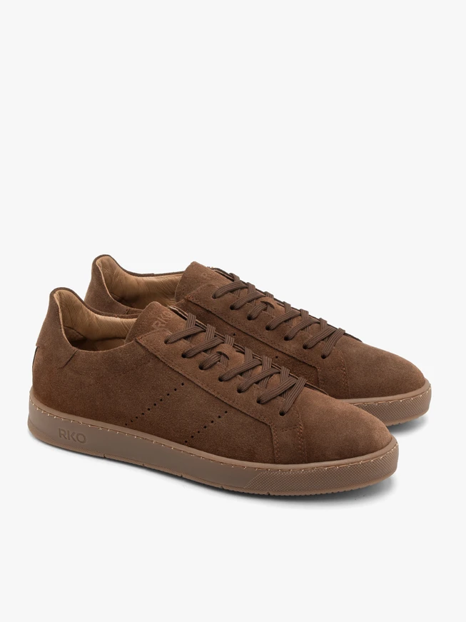 Braune Velours-Sporthalbschuhe