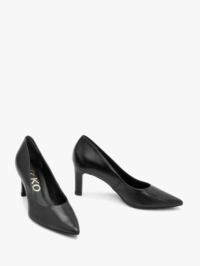 Schwarze Pumps mit klassischem Absatz