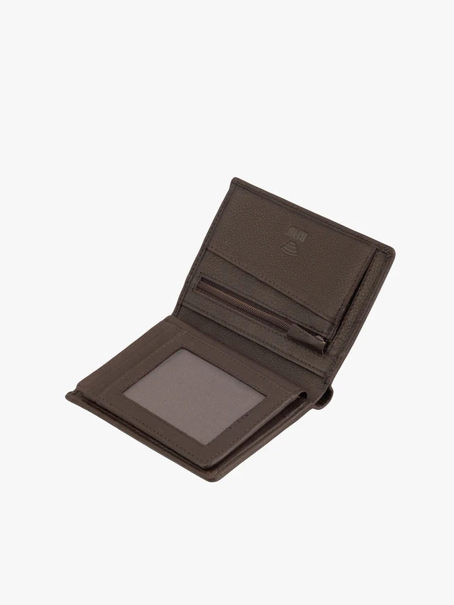 Men’s dark brown leather wallet
